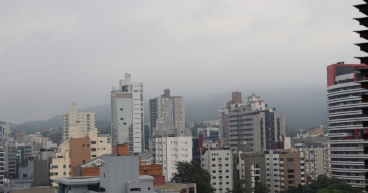 Tempo instável e temperaturas amenas | Foto: Davi Brabos