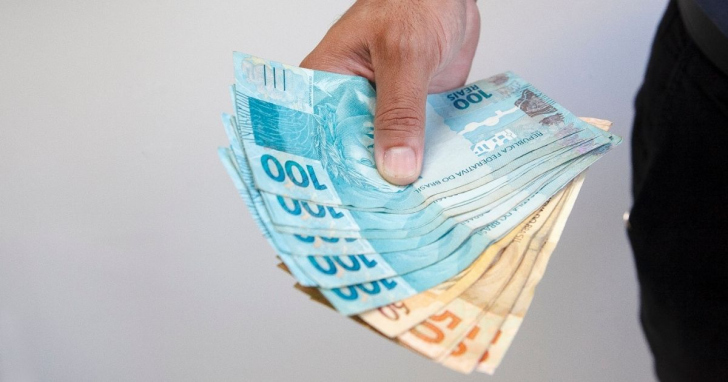 Proposta prevê aumento de 5,92% no salário mínimo em 2027 I Foto: Canva/4oito