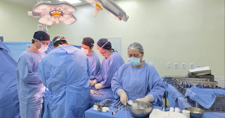 Mutirão já está em andamento e devolve esperança a quem aguardava há anos por uma cirurgia de quadril ou joelho I Foto: Divulgação/4oito