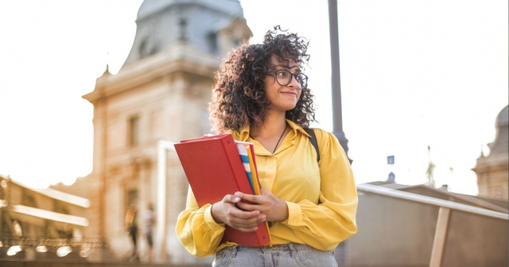 Programa oferece bolsas de 50% e 100% da mensalidade para cursos de graduação em faculdades particulares I Foto: Canva/4oito