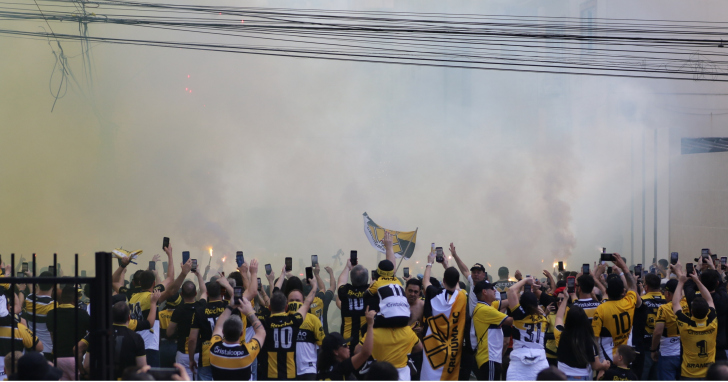 Torcida organizou uma das maiores recepções da história | Foto: Celso da Luz/Criciúma