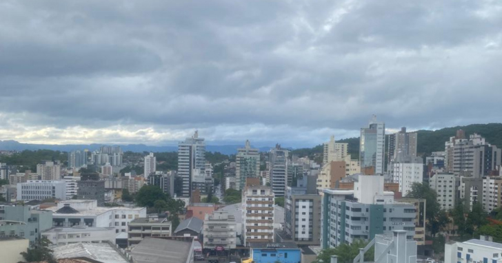 Vento forte marcam os dias de alerta emitidos pela Defesa Civil em Santa Catarina / Foto: Maryele Cardoso