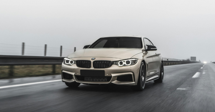 Nas rodovias de pista dupla, o uso do farol diurno é facultativo.Foto: Reproduçã Pexels