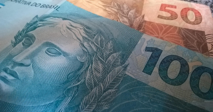 O pagamento integral do décimo terceiro é garantido apenas a quem trabalhou durante todo o ano na mesma empresa. Foto: Pexels