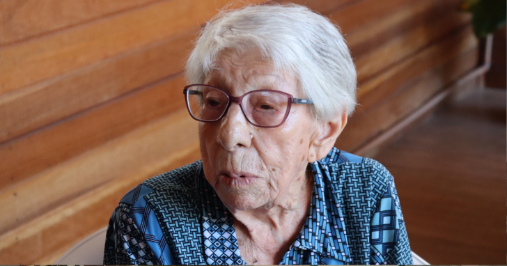 Aos 100 anos, Isolina Soratto relembra vida dedicada ao ensino | Foto: Sophia Rabelo/4oito