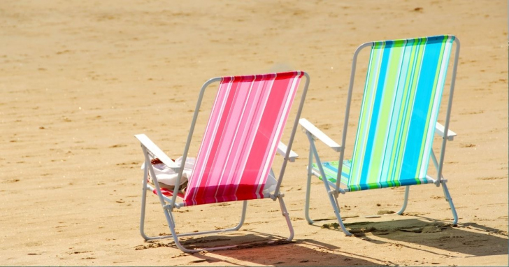 Dê adeus à cadeira de praia tradicional com esta nova alternativa | Foto: Canva/4oito