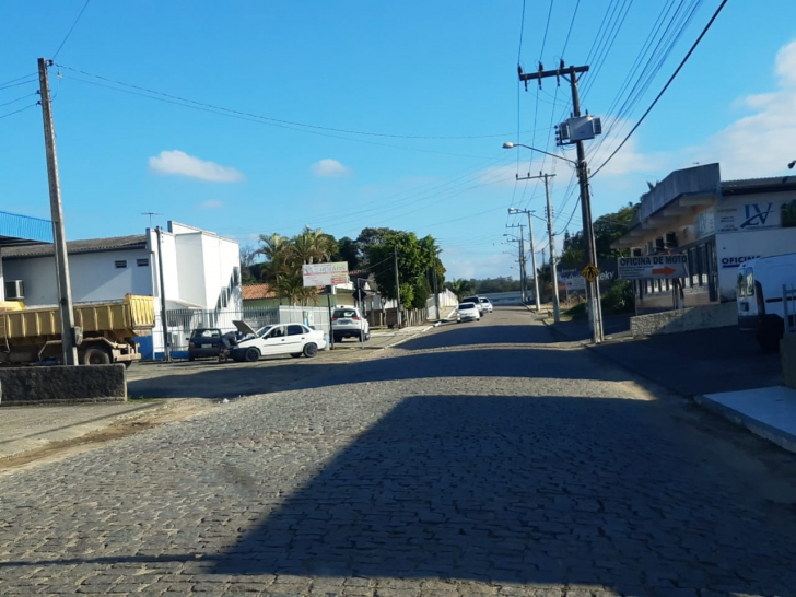 Rua João De Rochi, no distrito de Estação Cocal. Extensão da SC-442 é utilizada pelos veículos pesados enquanto o novo traçado não é concluído. Foto: Marciano Bortolin/4oito
