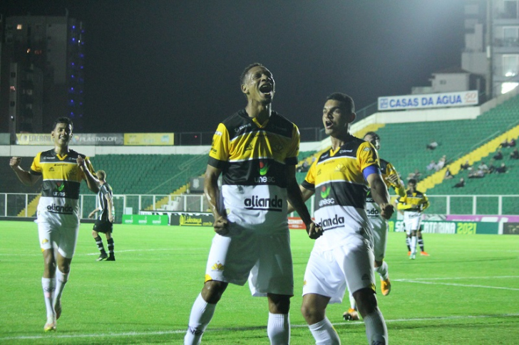 Marcão fez o primeiro gol do Tigre (Foto: Celso da Luz / Criciúma EC)