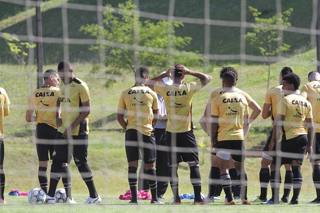 Diretoria quer antecipar viagens para reduzir o desgastes dos jogadores na próxima temporada/Foto:Guilherme Hahn