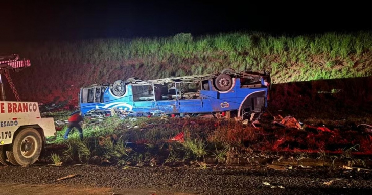 Veículo trazia trabalhadores rurais do Maranhão, para colheitas de Maçã em Santa Catarina - Foto: Divulgação/Corpo de Bombeiros
