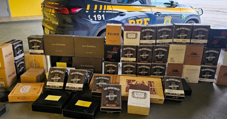 PRF apreendeu 290 garrafas de vinho argentino durante fiscalização na BR-101 | Foto: Divulgação/PRF