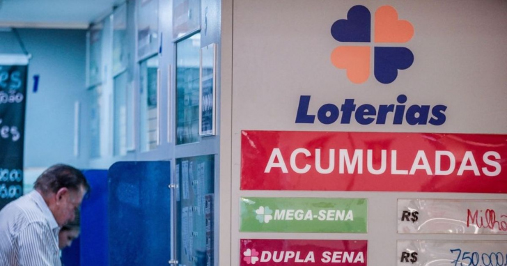 Apostas para a Mega-Sena 30 anos começaram neste domingo com prêmio estimado em R$ 200 milhões | Foto: Rafa Neddermeyer/Agência Brasil