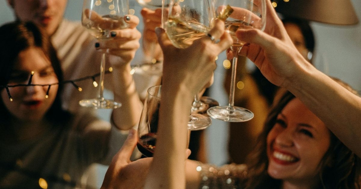 Ano Novo 2026: qual cor usar no Ano Novo para atrair sorte e dinheiro em 2026? | Foto: Pexels/4oito