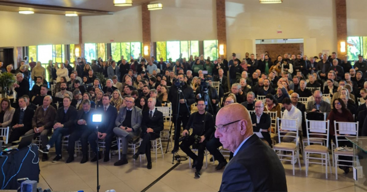 Encontro reuniu mais de 500 participantes para discutir os impactos de projetos de lei | Foto: Divulgação/4oito