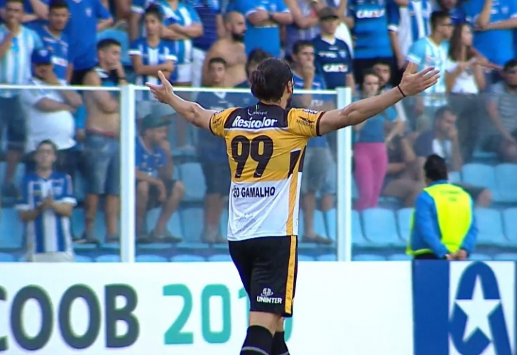 Léo Gamalho desfalca o Tigre, após levar cartão vermelho em comemoração de gol contra o Figueira(Foto: FC Play / Reprodução)