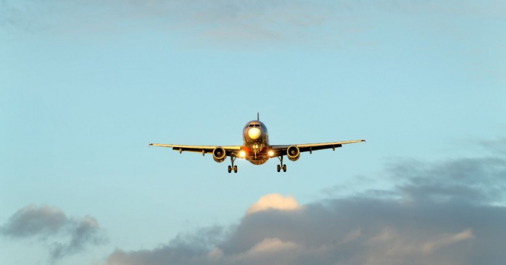 Preço médio das passagens aéreas caiu de R$ 758 para R$ 607 em um ano | Foto: Canva/4oito