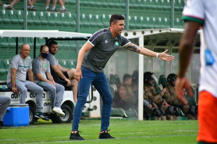 Bolívar, técnico interino da Chape, eliminado na Copa do Brasil / Divulgação