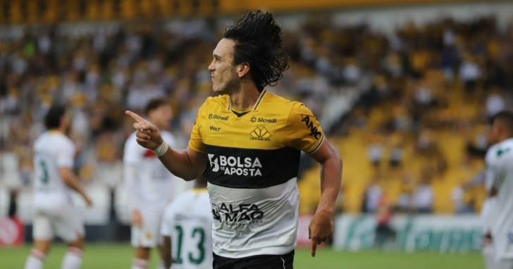 Exchange de apostas estampará camisa do Tigre a partir desta quinta-feira (12) - Foto: Celso da Luz/Criciúma (Logo da patrocinadora inserida com IA)