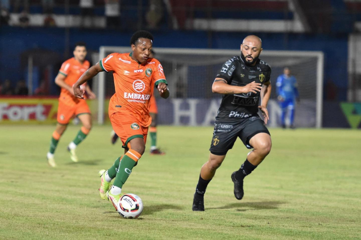 Brusque e Camboriú se enfrentaram na primeira fase em Brusque, e empataram em 0 a 0