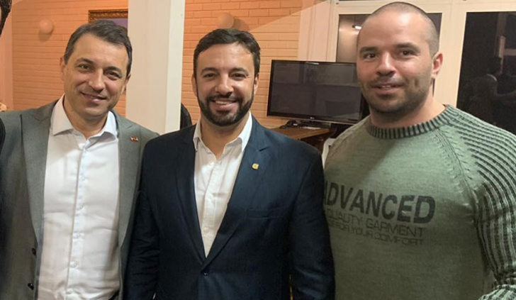 O governador Carlos Moisés, com Daniel Freitas e Jessé Lopes