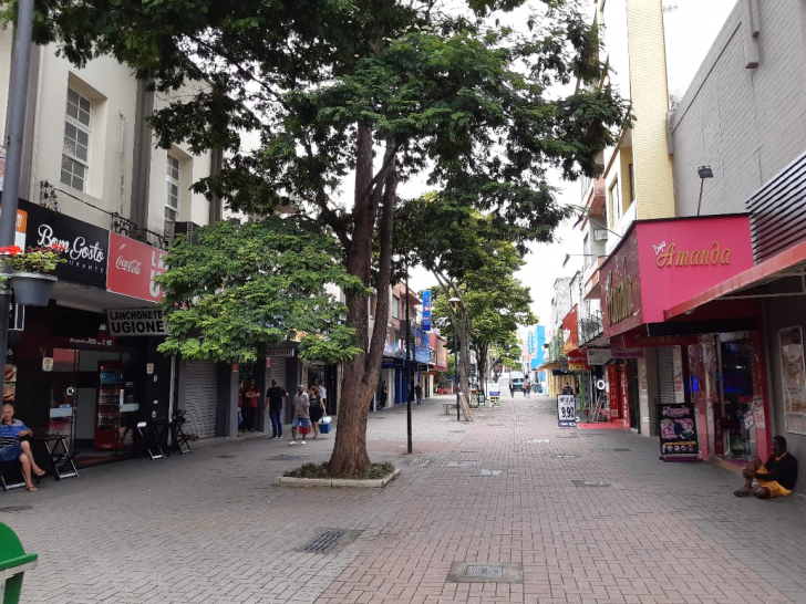 Movimentação no entorno da Praça Nereu Ramos no dia 18 de março, quando decreto foi anunciado (Foto: Arquivo / 4oito)