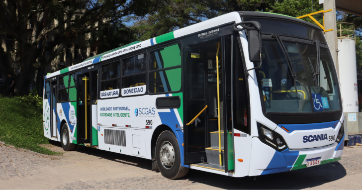 Período de testes com um ônibus movido a biometano, como parte da busca por alternativas mais sustentáveis para o transporte coletivo | Foto: Gabrielle Rebelo/4oito 