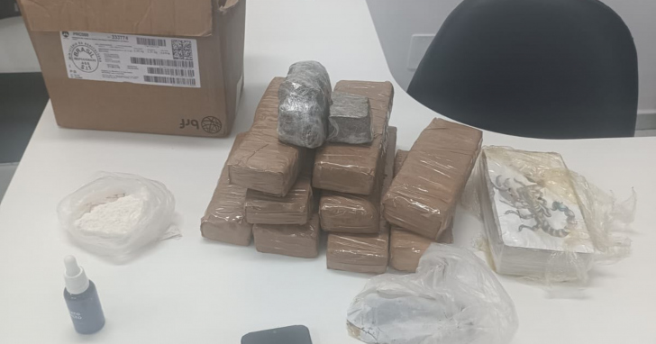 Dois homens foram presos e mais de 19 quilos de drogas foram apreendidos nas duas ações da PRF | Foto: PRF/4oito
