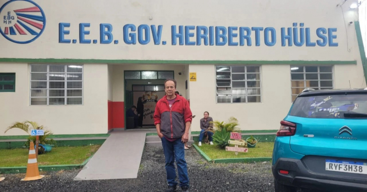 Luiz Carlos Duarte chegou às 6h para votar na Escola Governador Heriberto Hülse | Foto: Elis Amorin/4oito