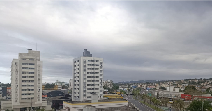 chuva pode ganhar intensidade durante a tarde, com acumulados de até 50 milímetros em Criciúma I Foto: Maryele Cardoso/4oito
