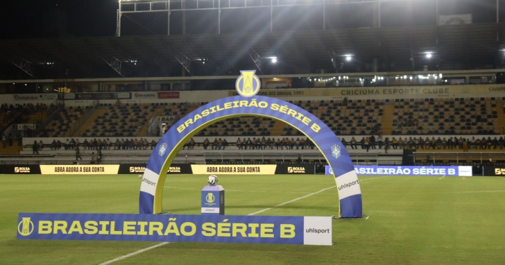 Bola rola a partir das 20h30, no Estádio Heriberto Hülse - Foto: Davi Brabos/4oito