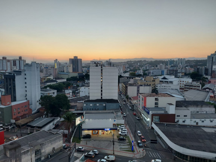 Fim de tarde desta terça em Criciúma / Foto: Denis Luciano / 4oito