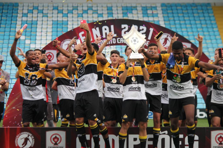 Sub-17 foi bicampeão catarinense em 2021 / Foto: Celso da Luz / Criciúma EC