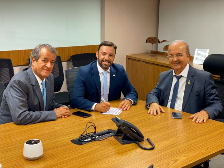 Deputado Daniel Freitas com o senador Jorginho Mello e o presidente nacional do PL, Valdemar Costa Neto / Divulgação