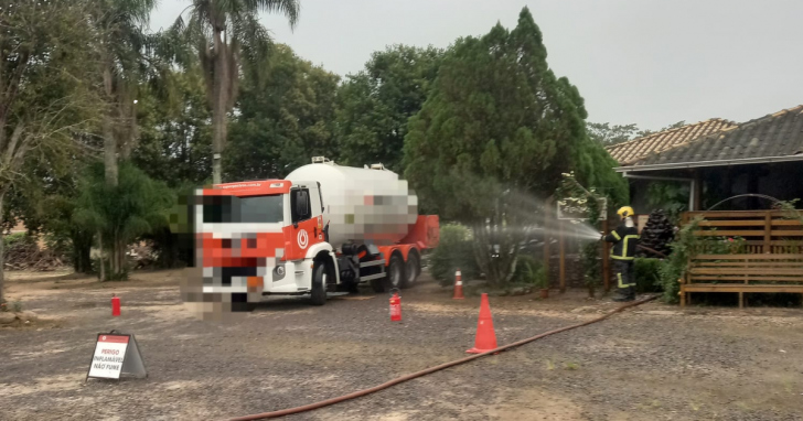 Vazamento de gás em caminhão mobiliza operação por 6 horas | Foto: Divulgação/ CBM SC