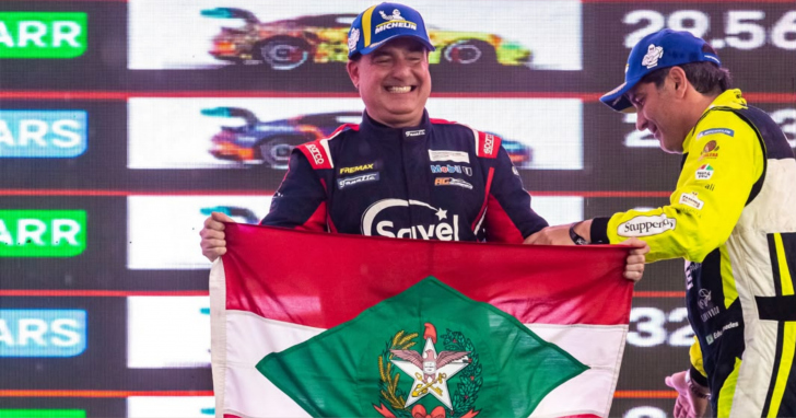 Com os pódios em Interlagos, o catarinense chegou a nove resultados no pódio em dez corridas | Foto: Divulgação/4oito