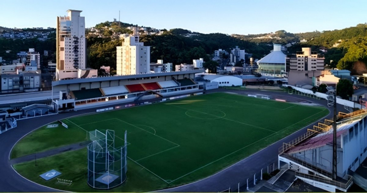 Equipes se enfrentam no Estádio Domingos Machado de Lima, em Concórdia - Foto: Reprodução/@galodooesteoficial/Instagram