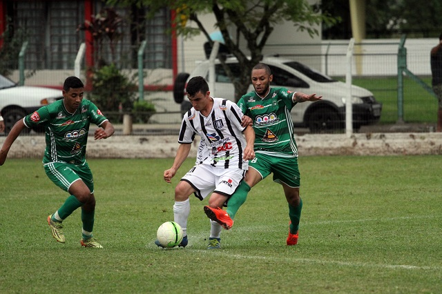 Técnico fala em ter pés no chão no campeonato para fazer boa campanha / Foto: Daniel Búrigo/Arquivo/A Tribuna