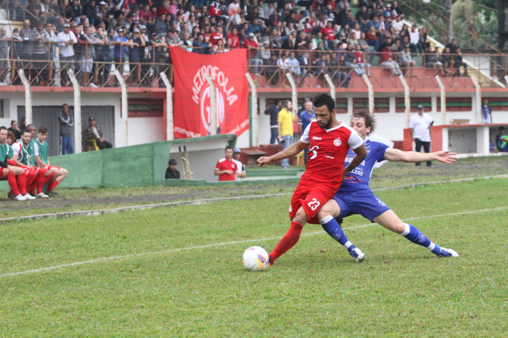 Juntos, clubes já conquistaram dez vezes o campeonato regional de futebol amador/Foto:Daniel Búrigo/A Tribuna