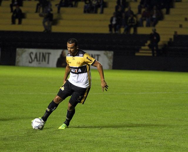 Zé pode jogar até que recurso do Criciúma seja julgado / Foto: Daniel Búrigo/Arquivo/A Tribuna