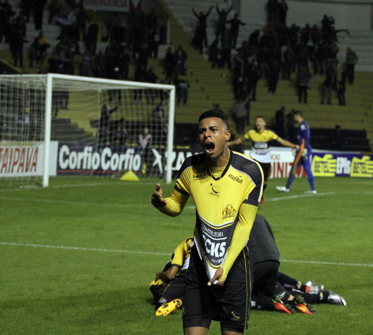 Em 2016, ele vestiu a camisa do Tigre, que ainda tem 35% dos diretos do atleta / Foto: Daniel Búrigo / A Tribuna