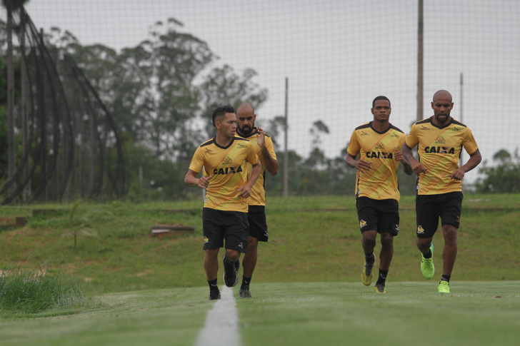 Dos novos reforços, apenas o atacante Alexandre Alemão tem idade abaixo dos 25 anos/Foto:Daniel Búrigo/A Tribuna