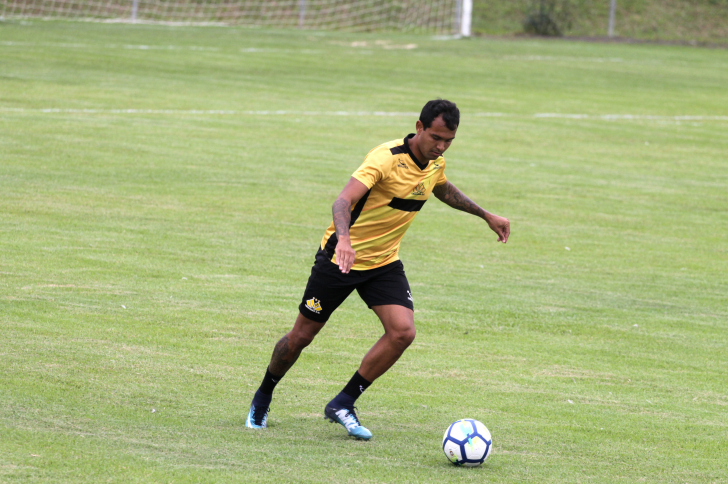 Dentro de campo, atacante vem sendo um dos homens de confiança de Gilson Kleina/Foto: Daniel Búrigo/A Tribuna