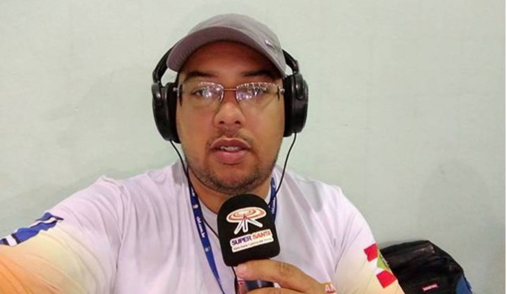 Eduardo Ventura, narrador da Rádio Super Santa de Tubarão (foto: reprodução/ redes sociais)