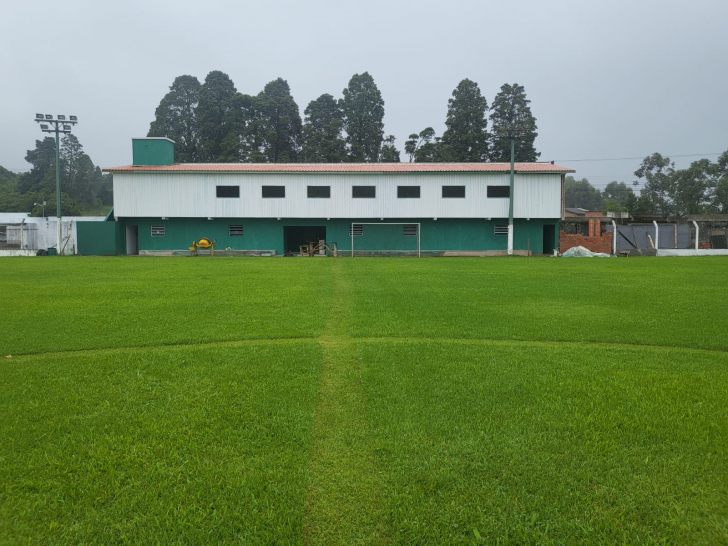 Gramado pronto, estrutura sendo reformada, o Metropol vem aí / Fotos: Divulgação