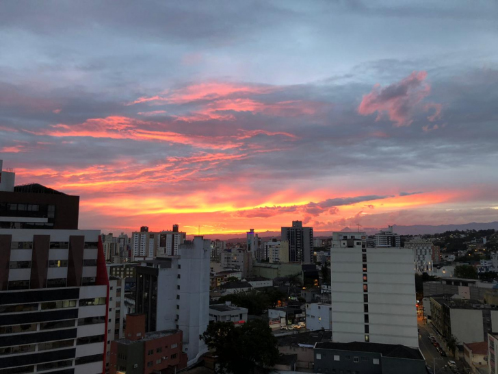 Fim de tarde desta terça em Criciúma / Foto: Vitor Netto / 4oito