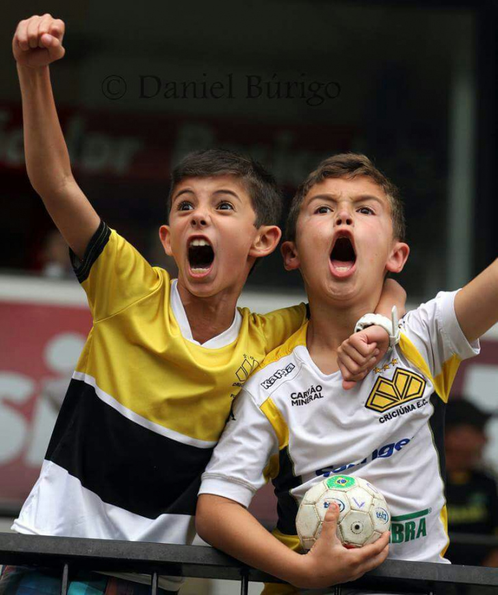 Fotografia que mostra meninos comemorando gol do Tigre vence Prêmio Acic de Jornalismo (foto: Daniel Búrigo)
