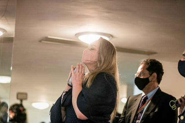 Daniela Reinehr acompanhou toda a sessão do Tribunal Especial do Impeachment. Foto: Divulgação