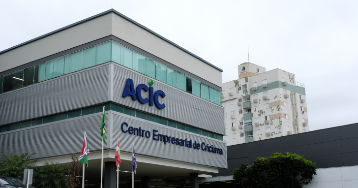 Franke Hobold, presidente da Acic, comemora o resultado da campanha Voto pelo Sul | Foto: José Demathé/4oito