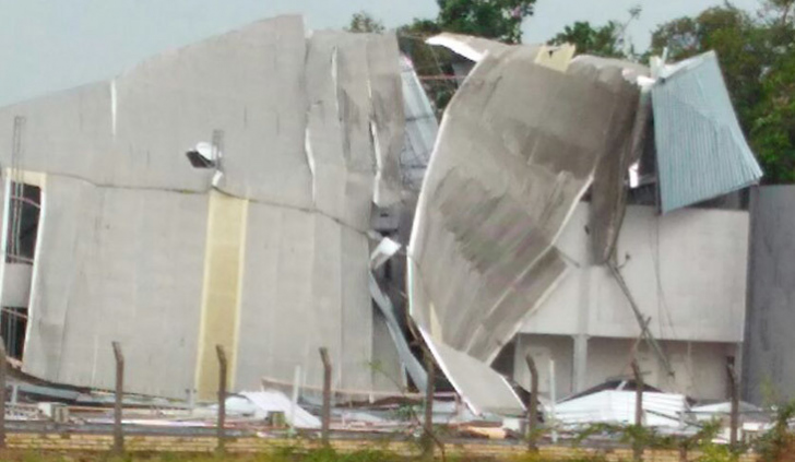 Ginásio de tênis destruído em Meleiro