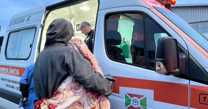 Ação da Prefeitura de Criciúma realizada no bairro Pinheirinho encaminharam seis pessoas com dependência química para o hospital | Foto: Renan Medeiros/Divulgação/4oito